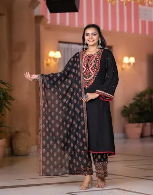 Black Thread Embroidered Rayon Kurta Set With Mirror Work