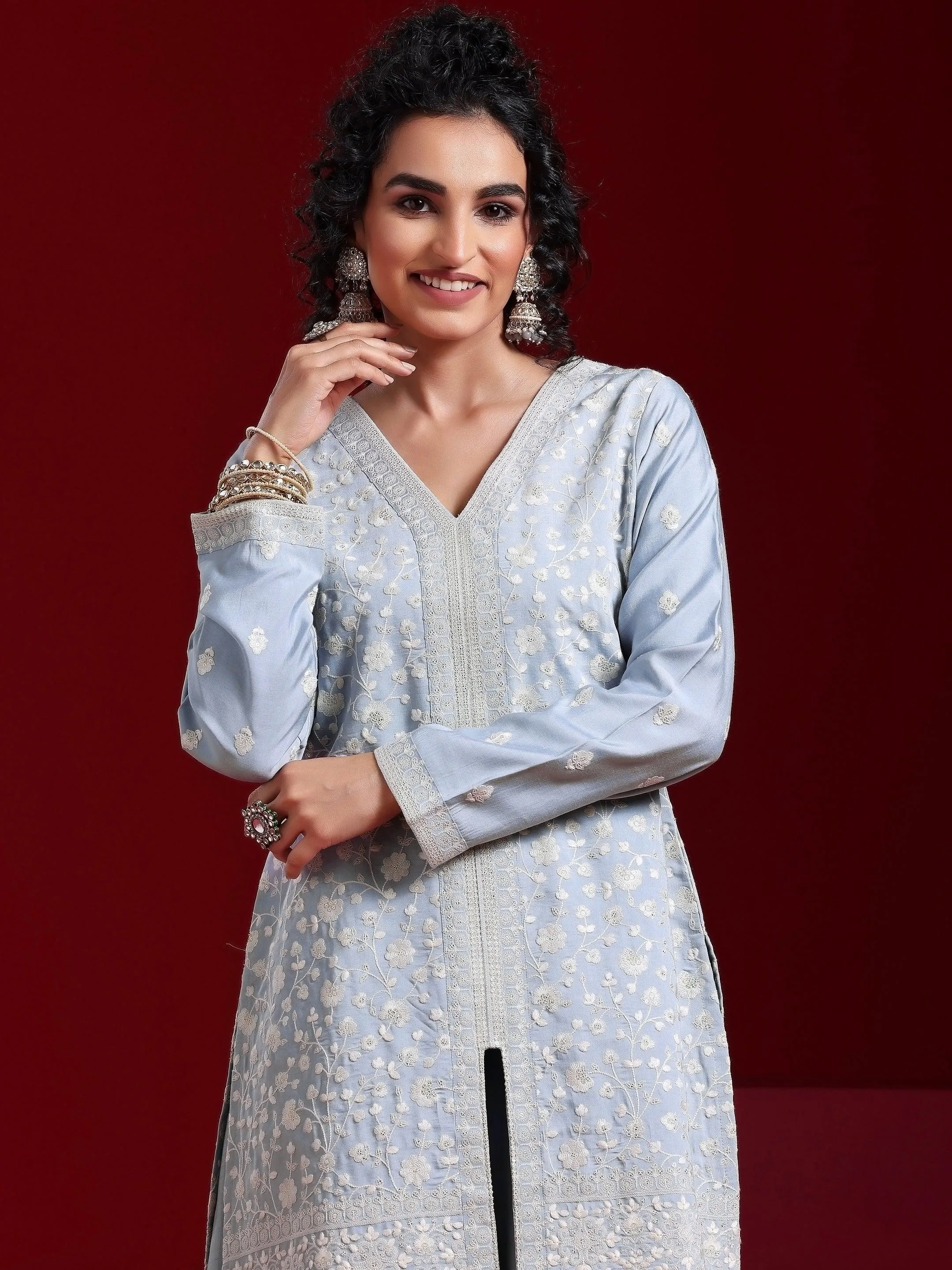 Jashvi Art Grey Embroidered Silk Blend Straight Suit With Dupatta